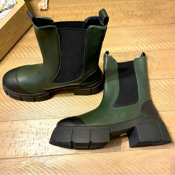 NWOB Free People Maren Mid Green Leather Chelsea Boots Size 39.5/ 9.5 US - Picture 2 of 8